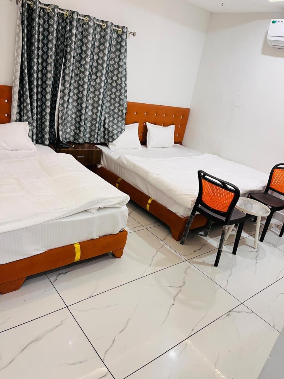 Hotel Shree Kedar Palace Uddzsaín Szoba fotó