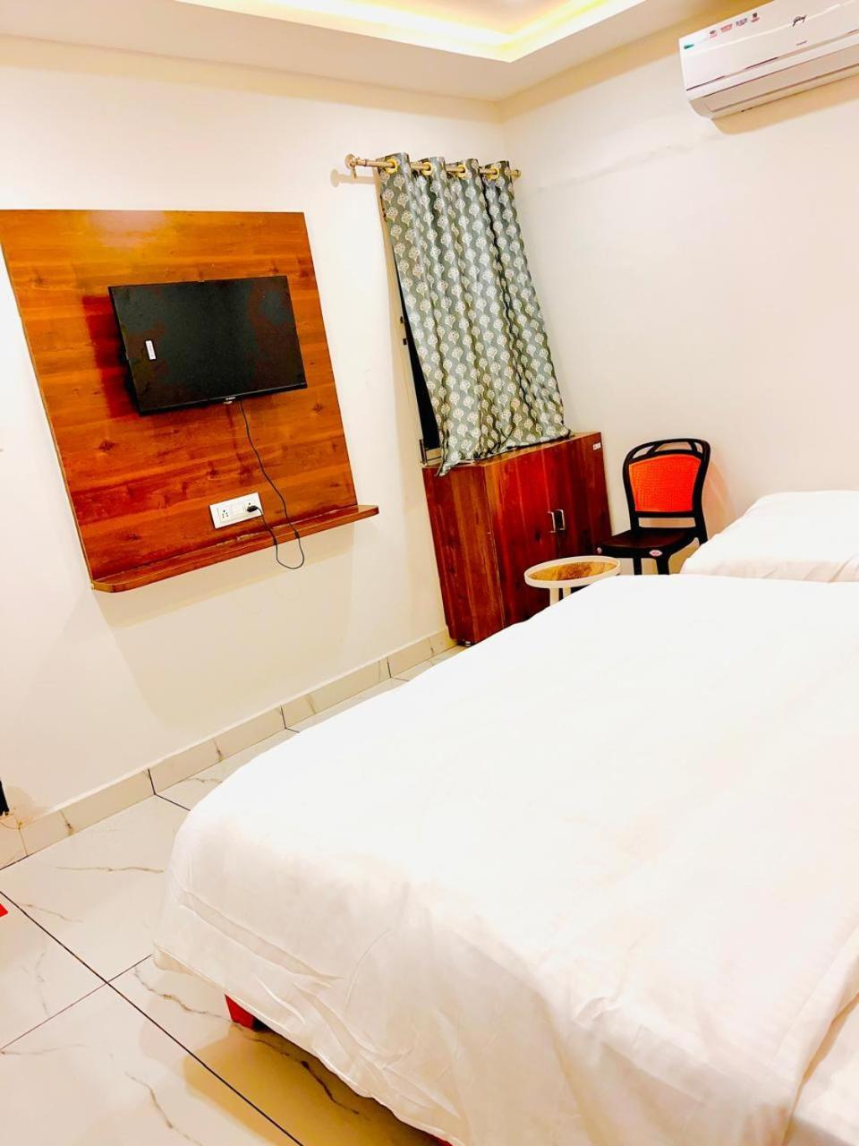 Hotel Shree Kedar Palace Uddzsaín Kültér fotó