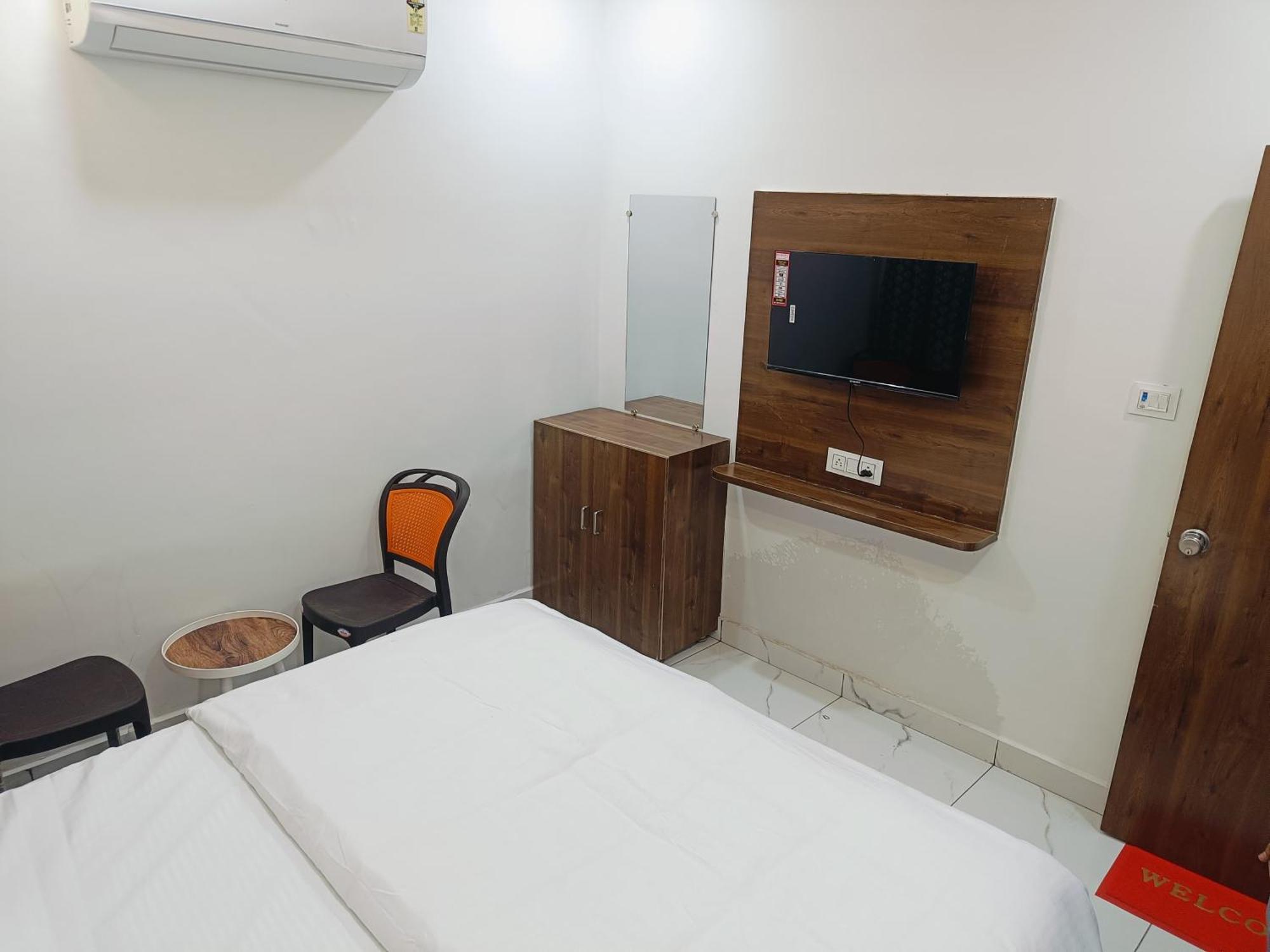 Hotel Shree Kedar Palace Uddzsaín Kültér fotó