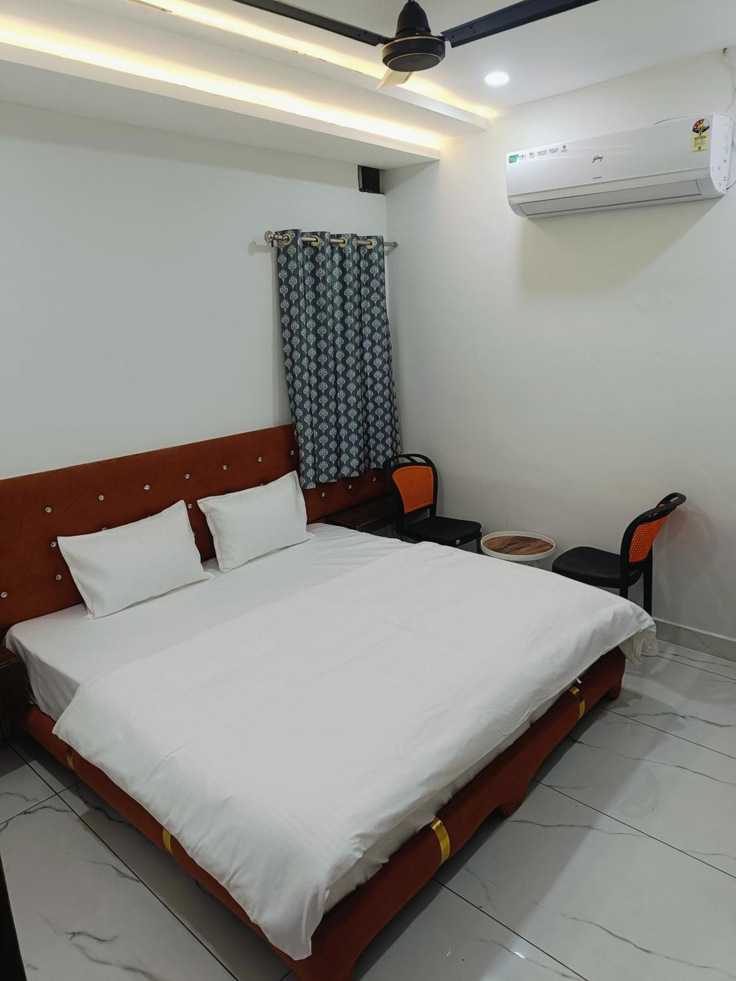 Hotel Shree Kedar Palace Uddzsaín Kültér fotó